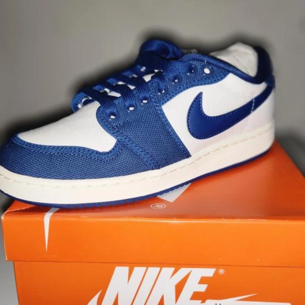 AJKO RETRO AUTHENTIC BOX INCLUDED